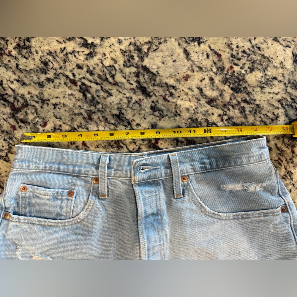 Levi's 501 Distressed Denim Shorts - Women’s Size 30 - Picture 4 of 6